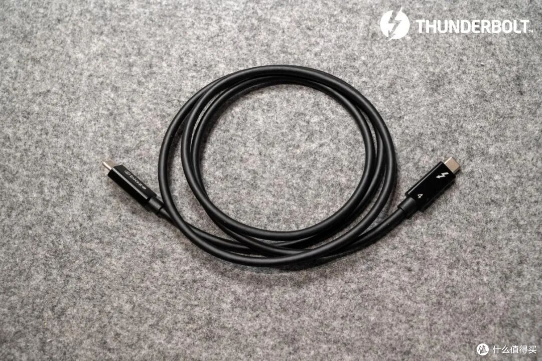 对比横评:价格差不多,数据线是选原厂还是雷电4?