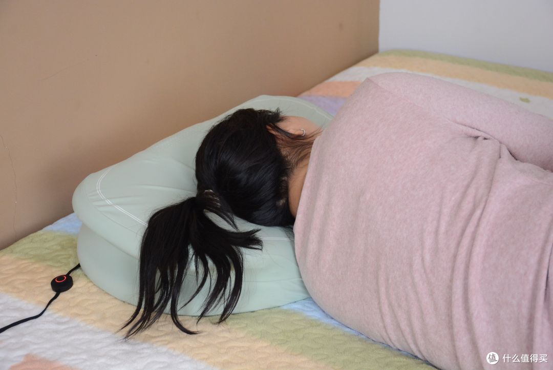 “热敷暖颈+颈椎牵引”:早晨脖子紧绷感被带走!添眠荷叶护颈枕