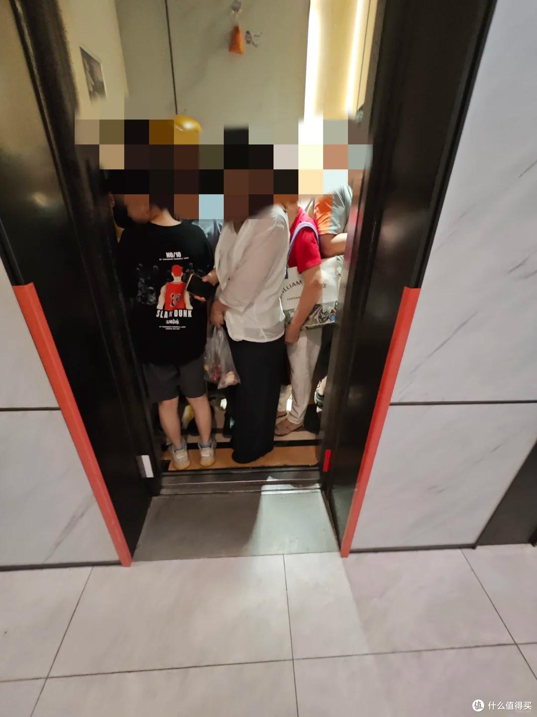 为何越来越多人搬离“两梯四户”?过来人说:这5个缺点是硬伤!