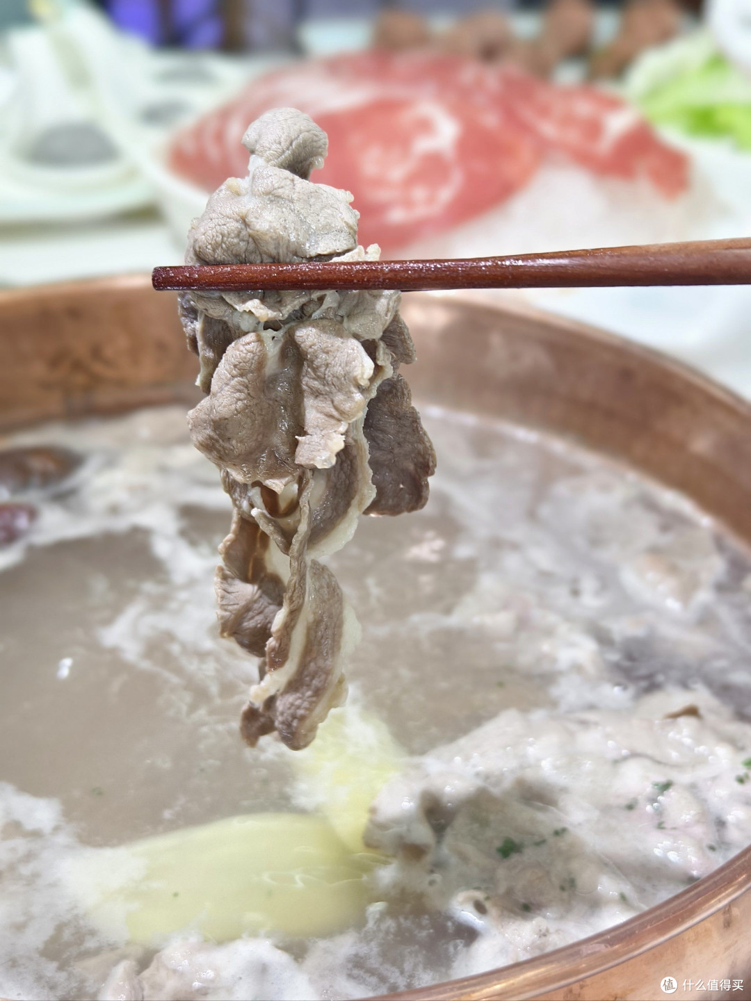 冬季老北京涮羊肉:鲜嫩香滑四字标准