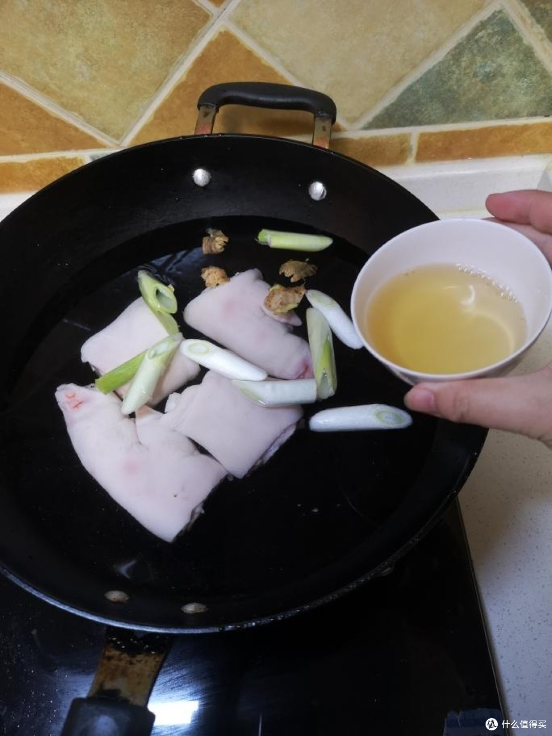 老妈蹄花—外观肌肤胜雪，形似飞花，柔嫩爽口，豆如棉纱。