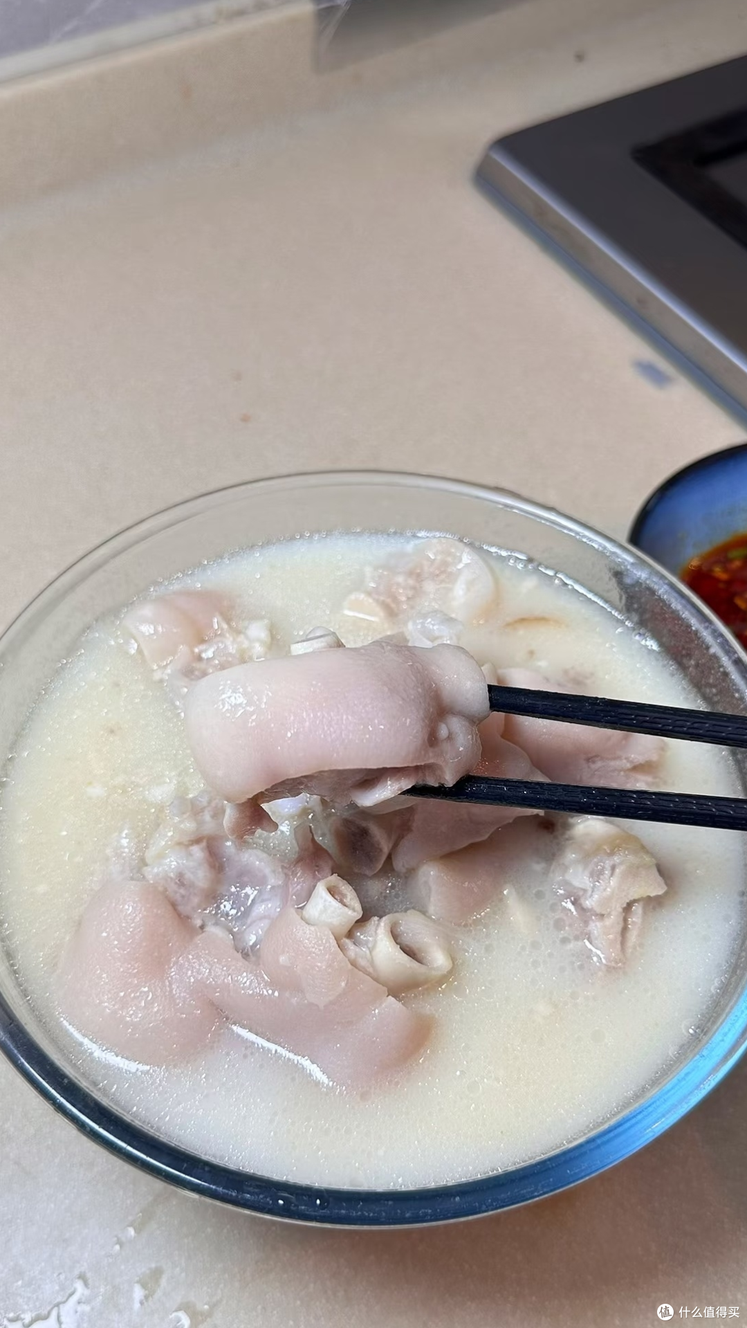 老妈蹄花—外观肌肤胜雪，形似飞花，柔嫩爽口，豆如棉纱。