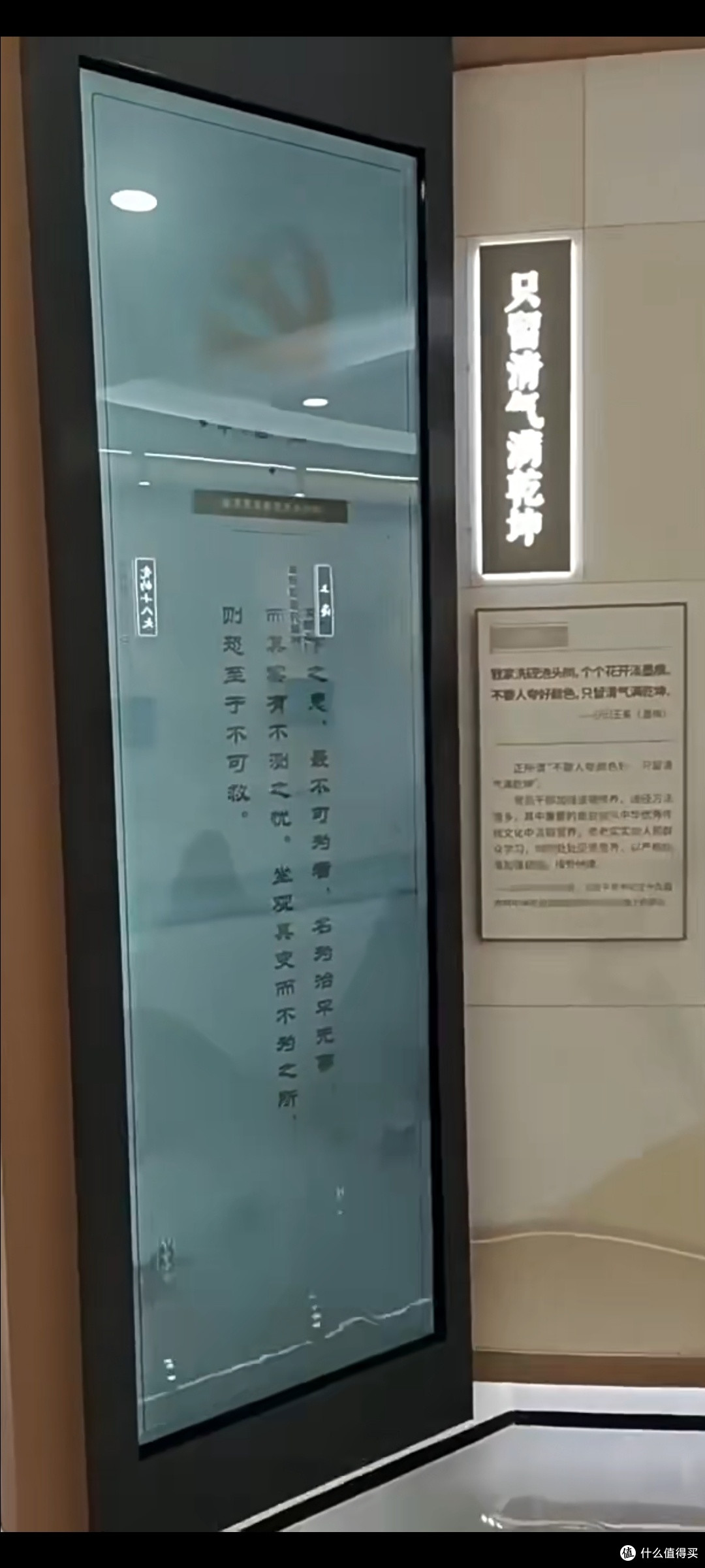 地铁 / 货架引流王!异形屏广告机也太会了