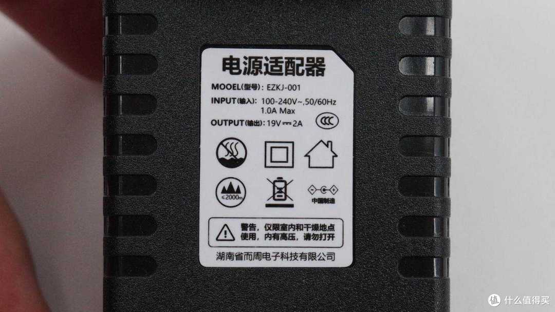 应对突发情况，还能照明充电，迈瑟伦多功能应急启动电源拆解