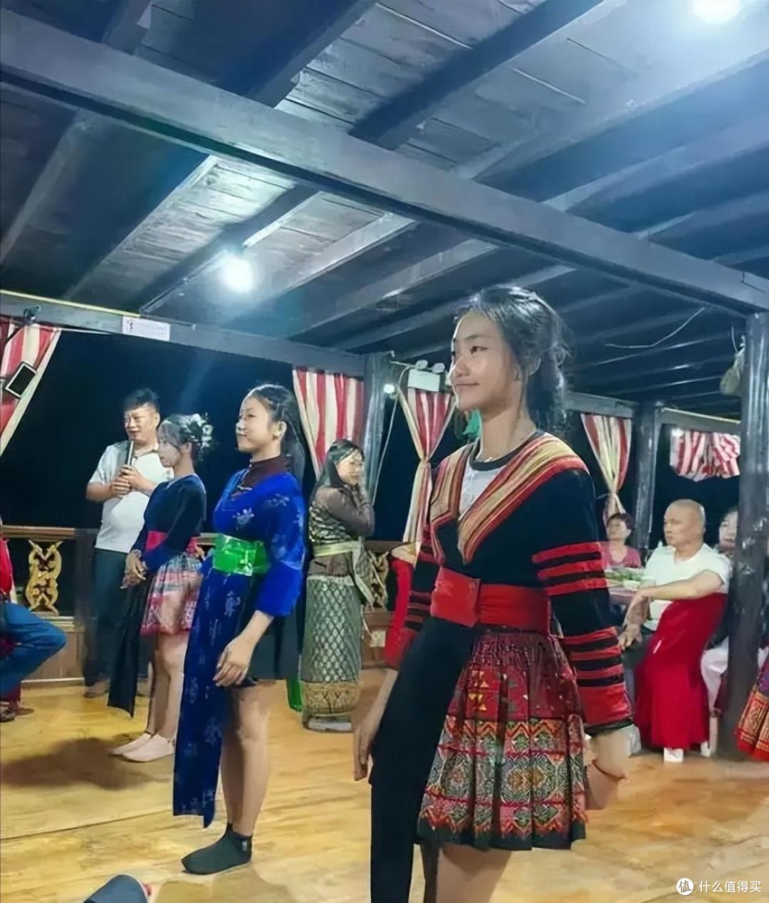 它是亚洲最穷的国家之一，落后中国30年，女性却惊人的“开放”
