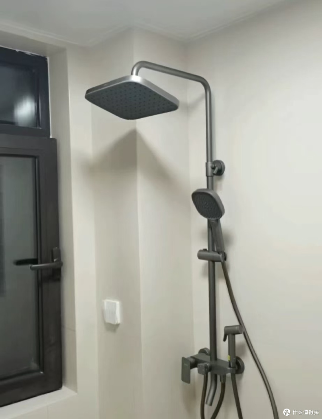 箭牌枪灰淋浴花洒:以精铜为骨,以枪灰为魂,重塑暗黑系卫浴美学