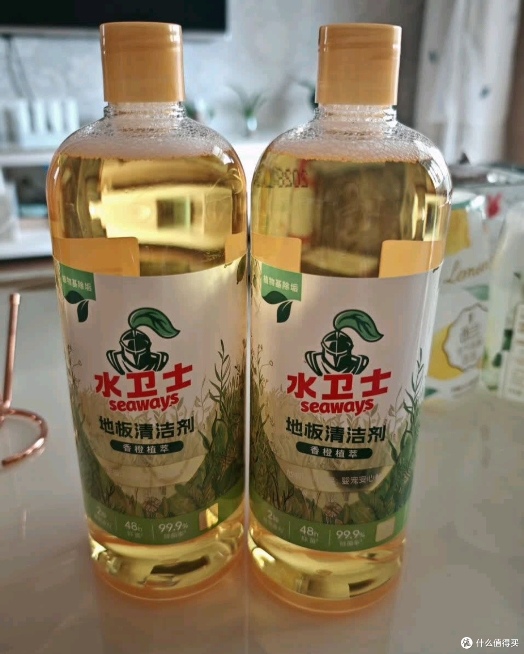 拖地不再费劲儿:水卫士地板清洁剂让家焕然一新