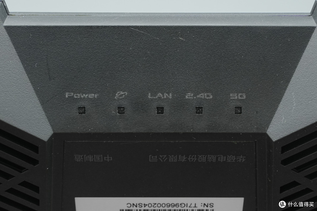 配备专属电竞接口，华硕TUF小旋风 V2 WiFi7路由器拆解