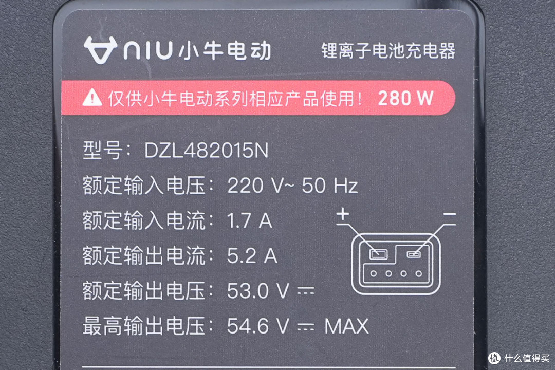 内部灌胶处理光清理就要花小半天，小牛电动280W新国标充电器拆解