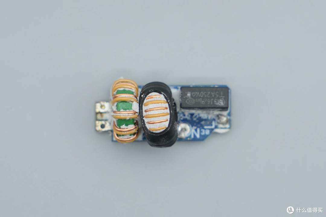 140W PD3.1+小米120W澎湃秒充,华硕a豆三口氮化镓快充充电器拆解