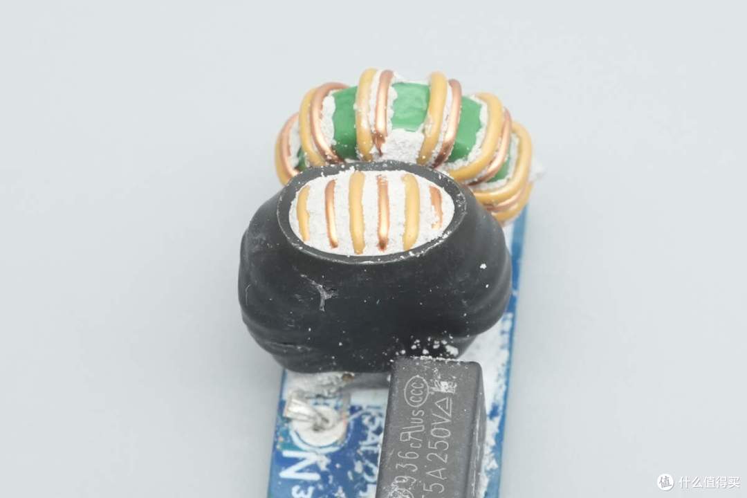 140W PD3.1+小米120W澎湃秒充,华硕a豆三口氮化镓快充充电器拆解