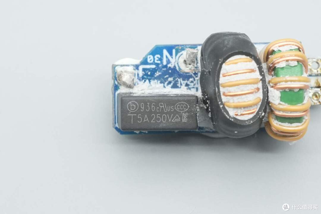 140W PD3.1+小米120W澎湃秒充,华硕a豆三口氮化镓快充充电器拆解