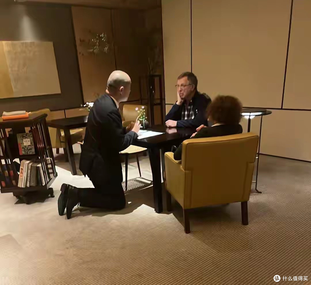 劫匪让蓝战非“撸网贷”意欲何为?网友调侃: 刷爆他的卡不是更快