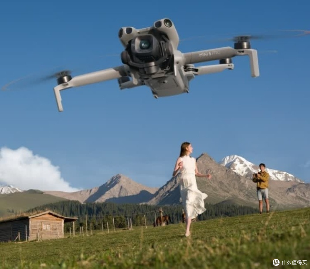 大疆DJI Mini 5 Pro:滑雪天地间的空中摄影师,专业级拍摄新体验