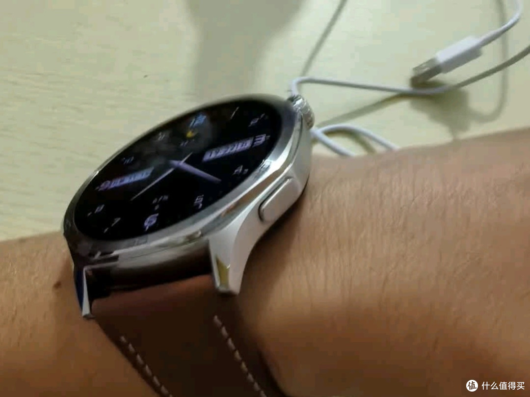 HUAWEI WATCH GT 5砂砾棕46mm：玄玑感知加持，性价比之选