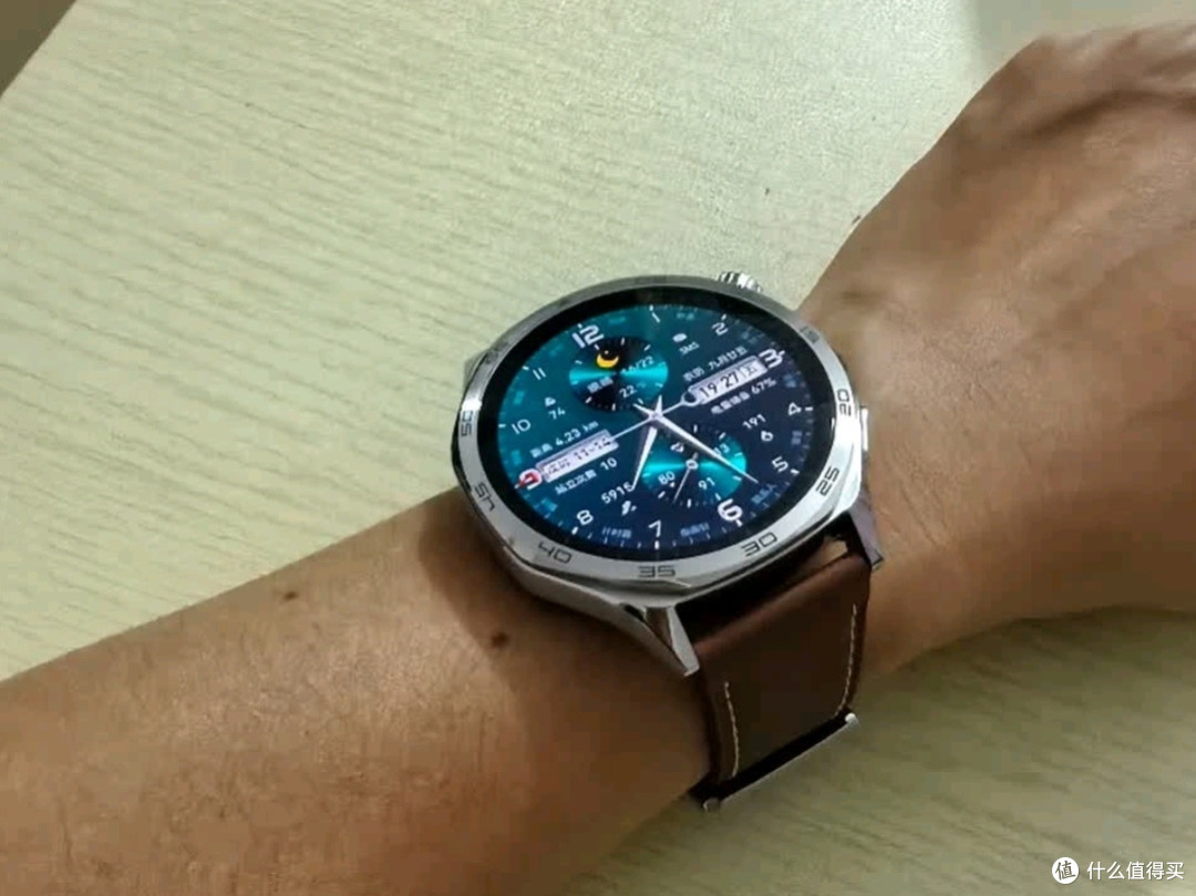 HUAWEI WATCH GT 5砂砾棕46mm：玄玑感知加持，性价比之选