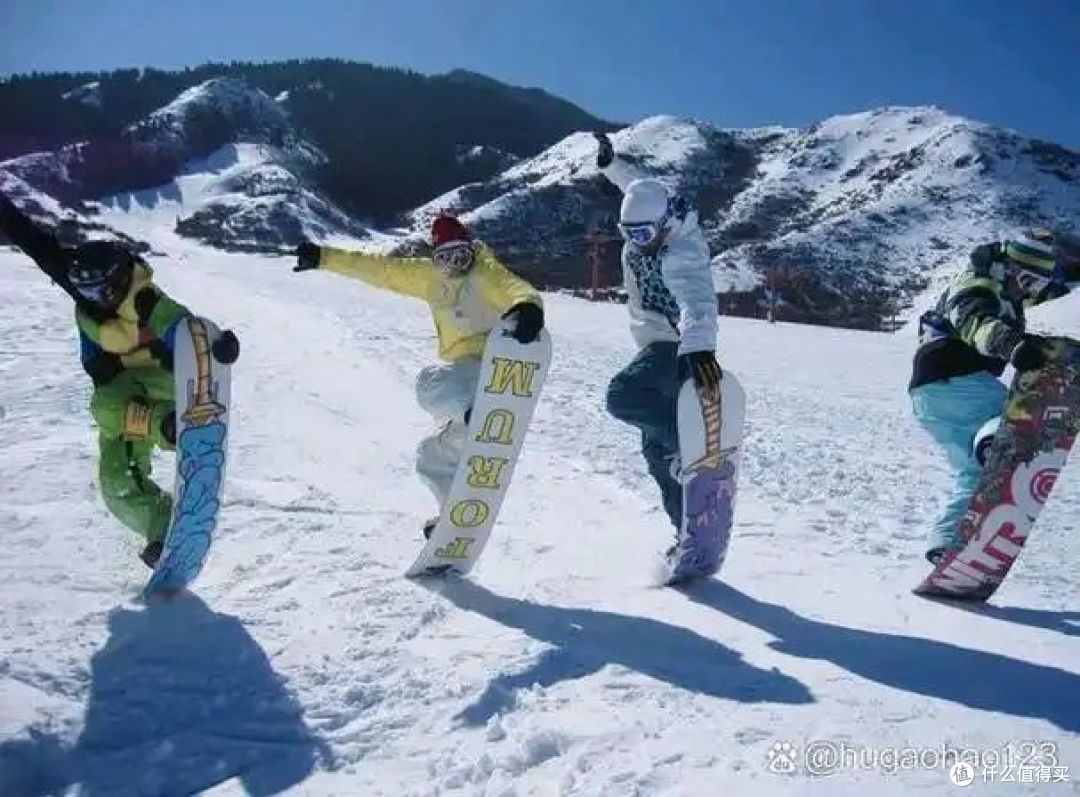 白云国际滑雪场,价格亲民,八条雪道,适合家庭滑雪!