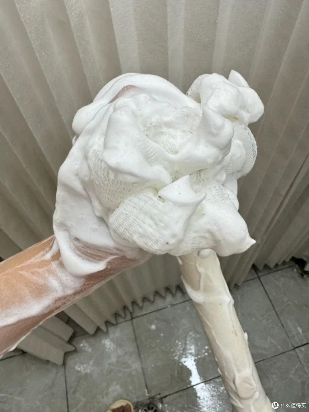 温和清洁,持久留香:欧舒丹月夜浆果沐浴油