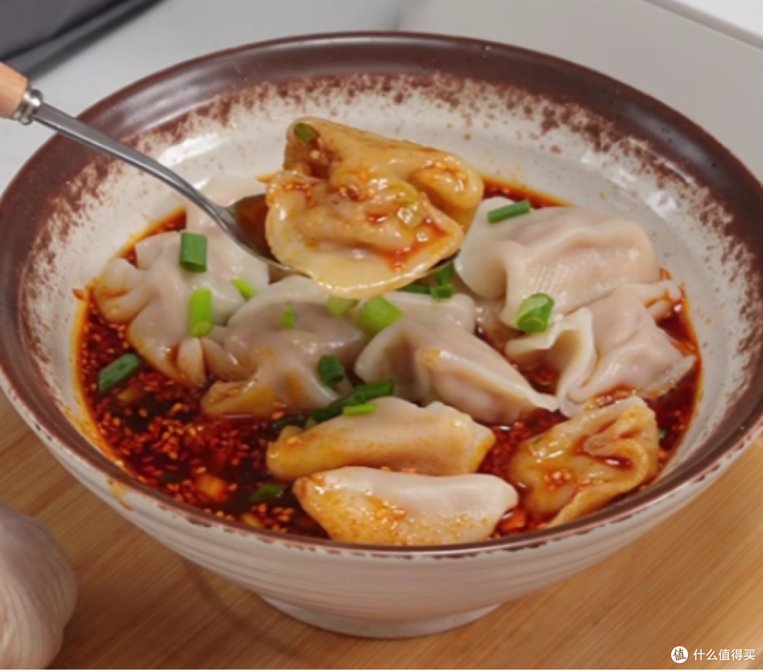 一口仿若鲜回现包!海霸王猪肉水饺的50年坚守与创新