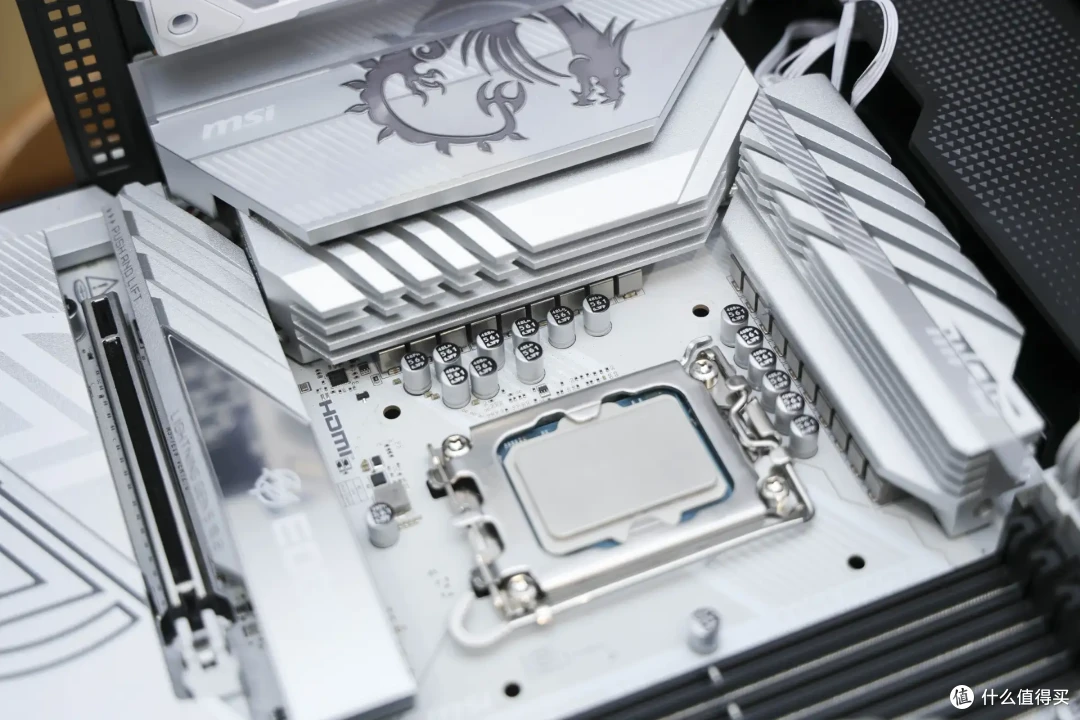 隐藏水管的高端散热，联力HydroShift II LCD-S 360TL隐流II方屏
