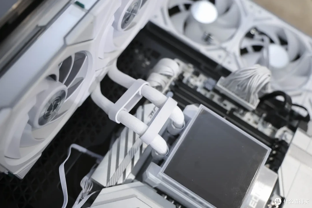 隐藏水管的高端散热，联力HydroShift II LCD-S 360TL隐流II方屏