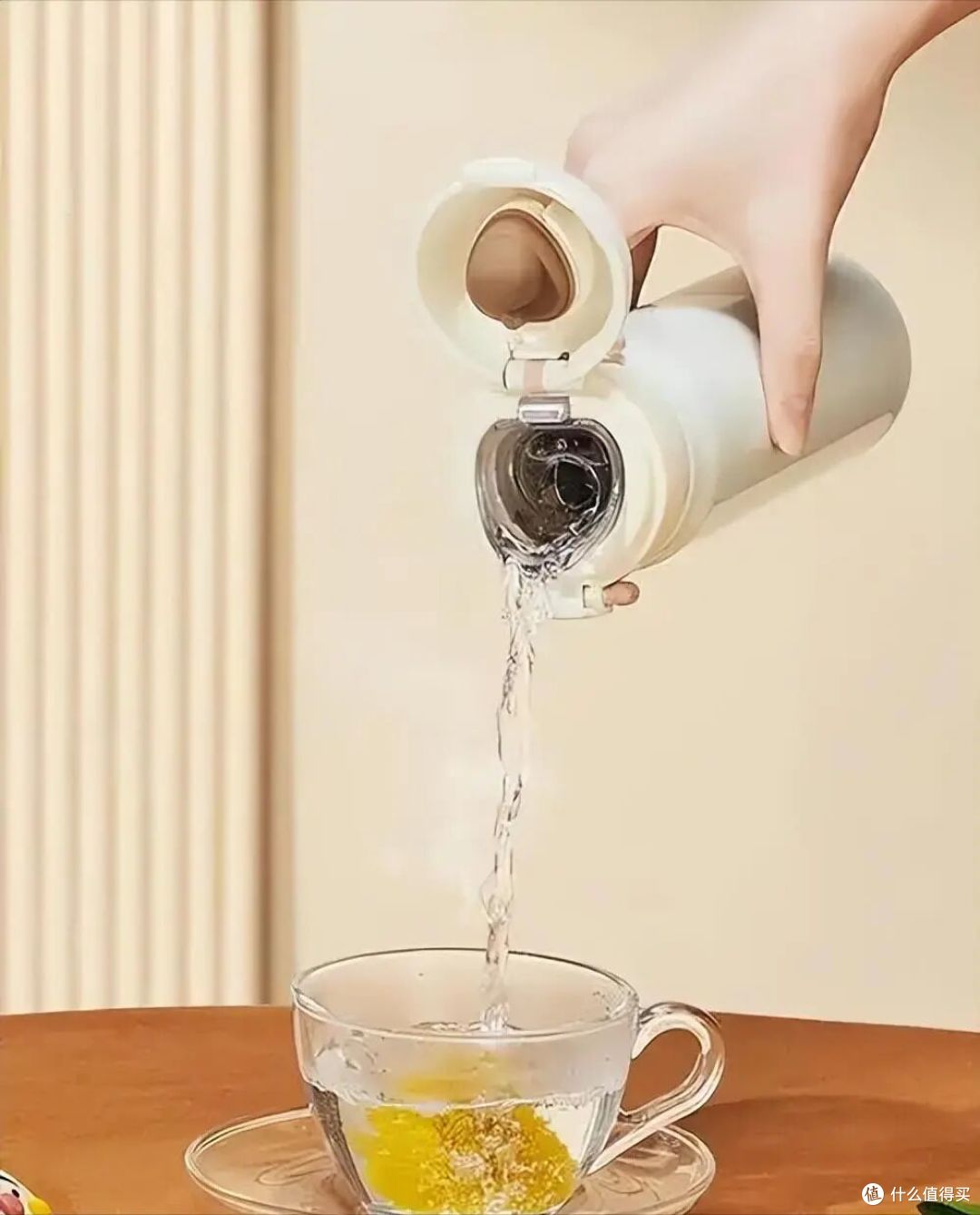 马上停止使用这种保温杯，热水进“毒水”出，很多人都在用！