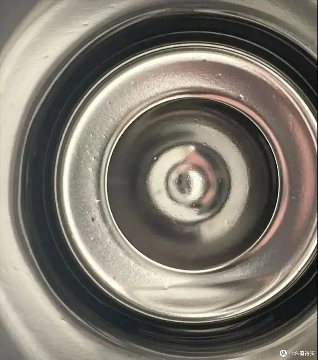 马上停止使用这种保温杯，热水进“毒水”出，很多人都在用！