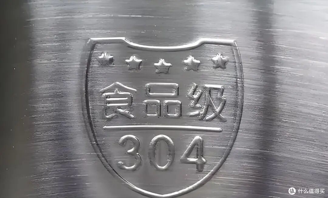 马上停止使用这种保温杯，热水进“毒水”出，很多人都在用！
