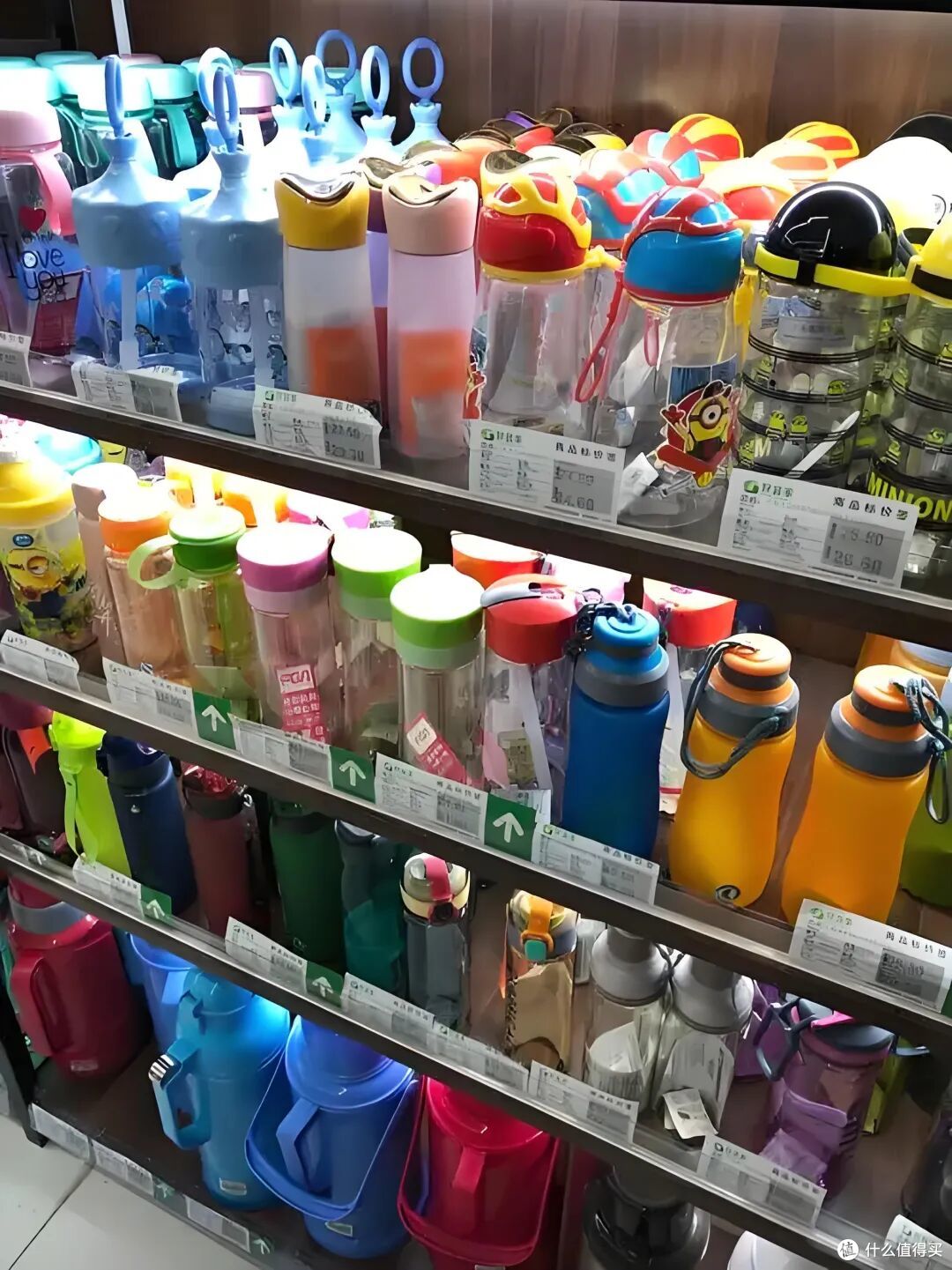 马上停止使用这种保温杯，热水进“毒水”出，很多人都在用！