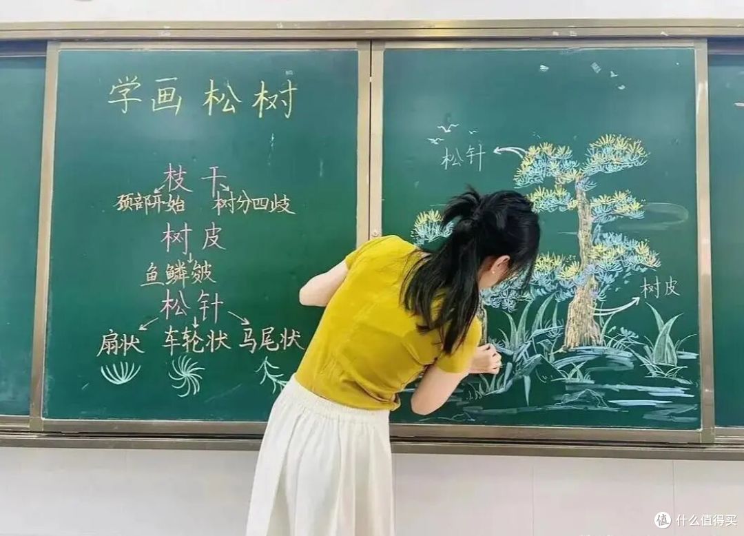 女老师自创“幼态字体”走红,被家长投诉停职,网友:为什么?