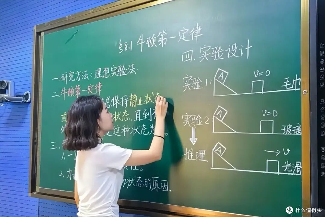 女老师自创“幼态字体”走红,被家长投诉停职,网友:为什么?