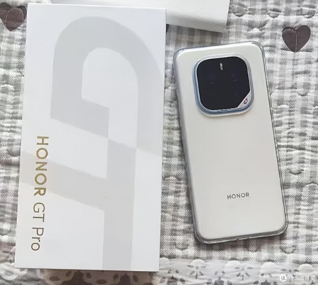 荣耀GT2系列曝光,9000mAh+450万跑分+165Hz,强的不止“亿”点点
