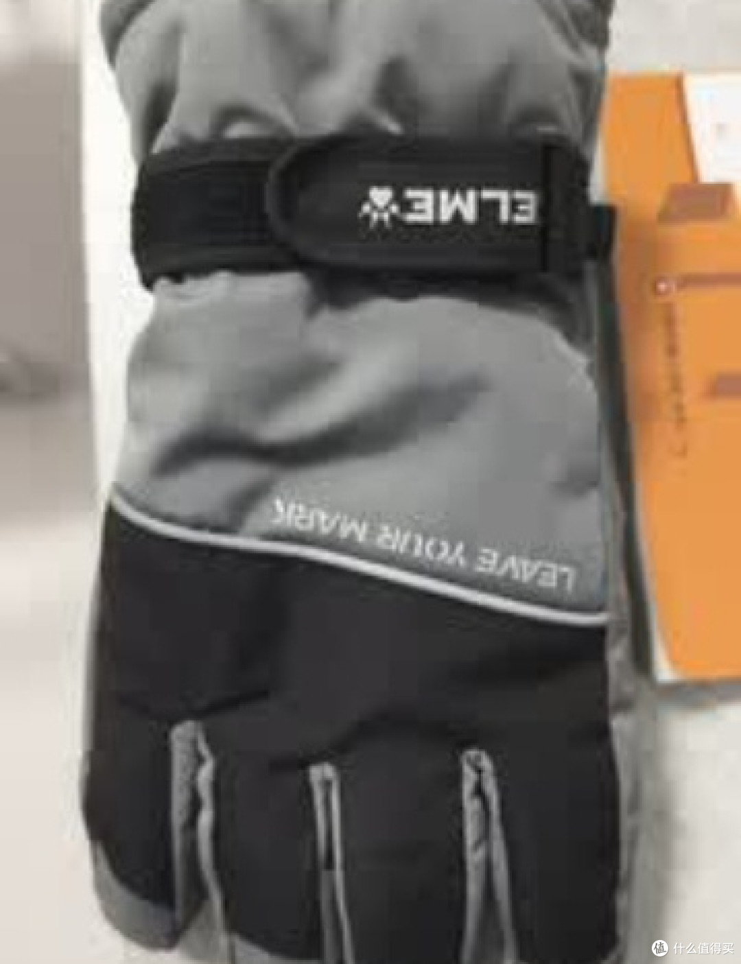 卡尔美滑雪手套:保暖防水兼备