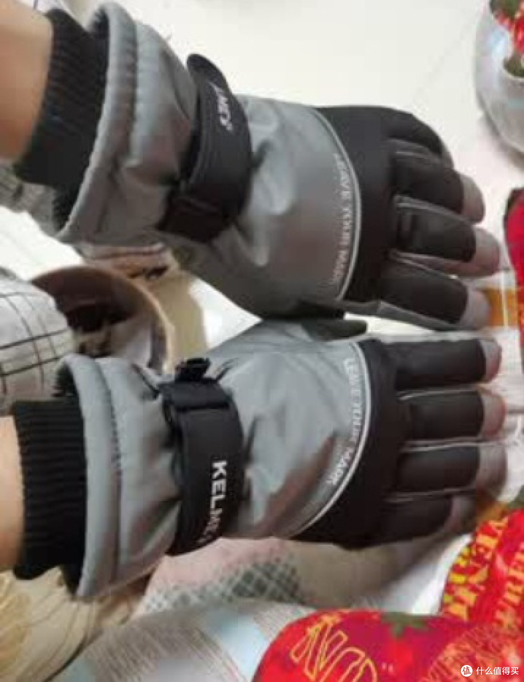 卡尔美滑雪手套:雪场老手信赖之选