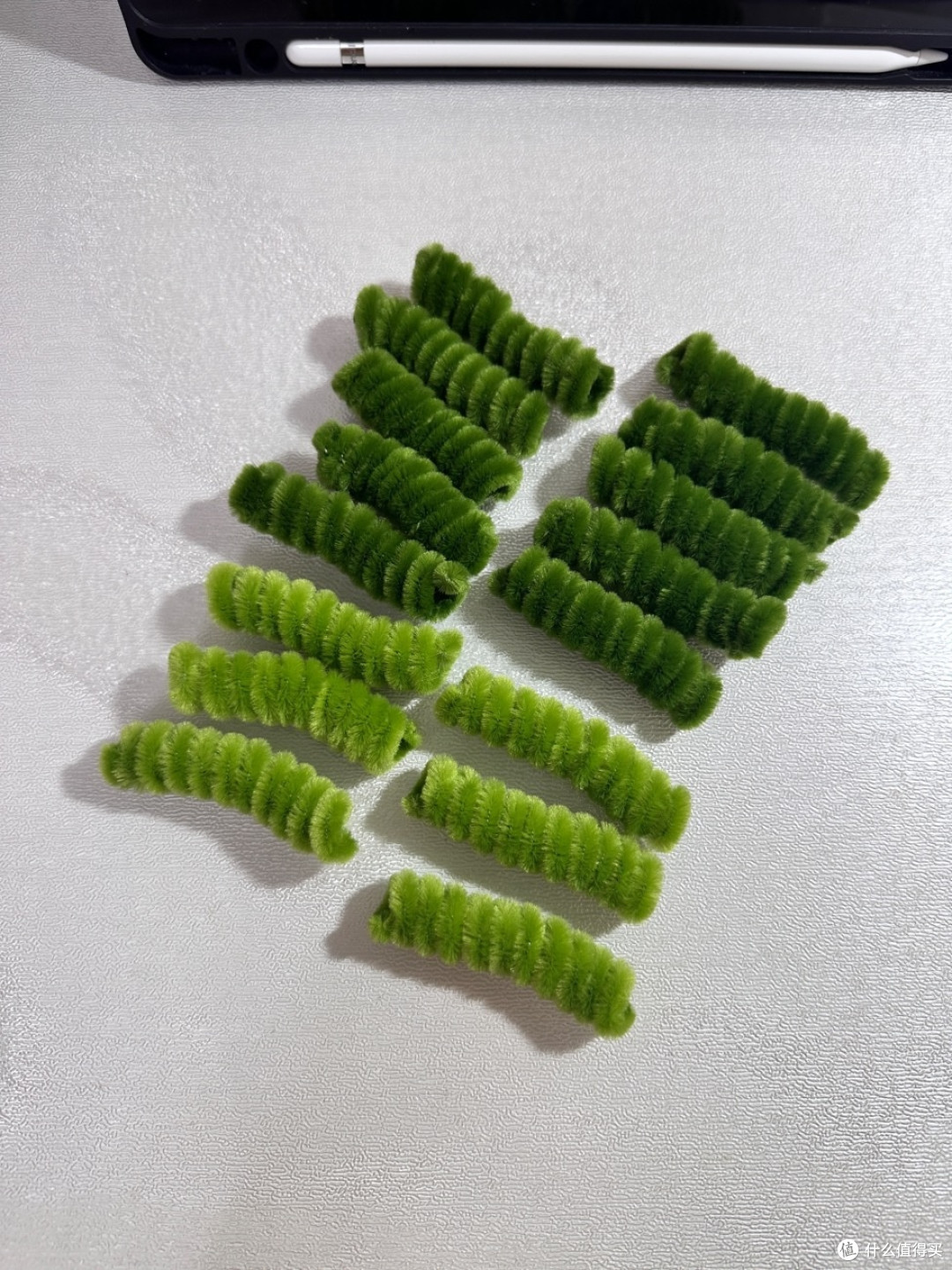 手作治愈时刻｜扭扭棒发财树DIY，萌趣满桌好寓意