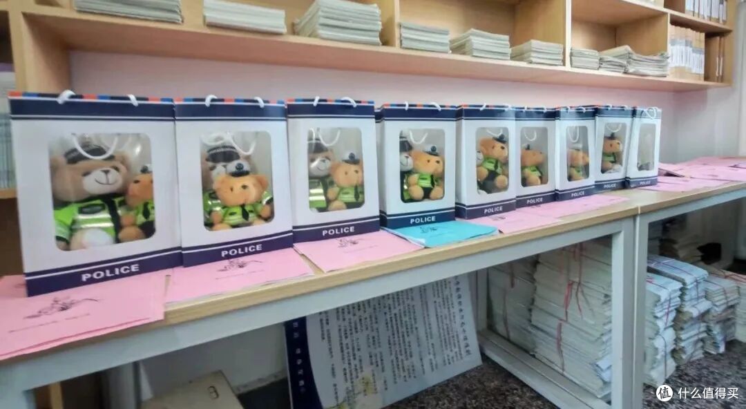 交警小熊进校园丰南区公安局交通管理大队表彰“一盔一带”小模范