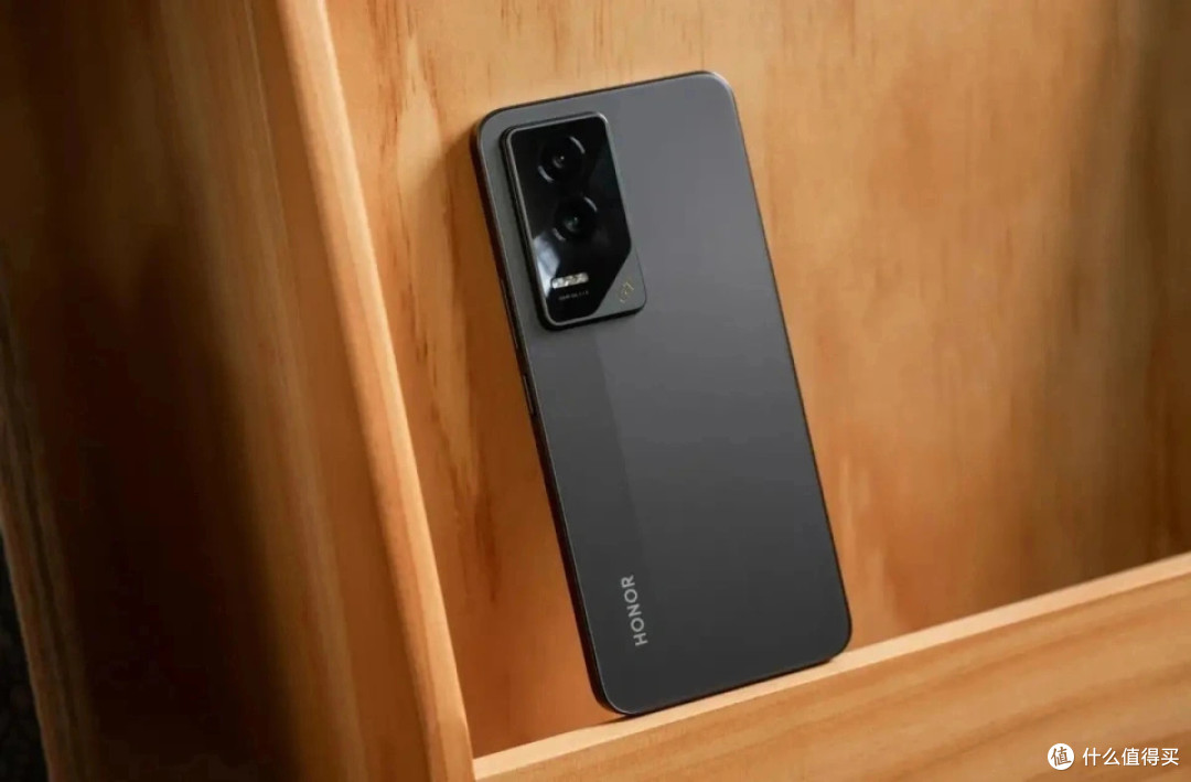 荣耀更激进了，16GB+1TB+100W闪充，顶配版旗舰双12降至清仓价