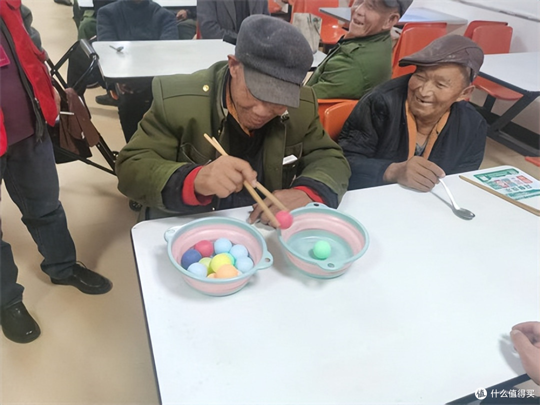青龙益善行公益活动 温暖土门子特困老人