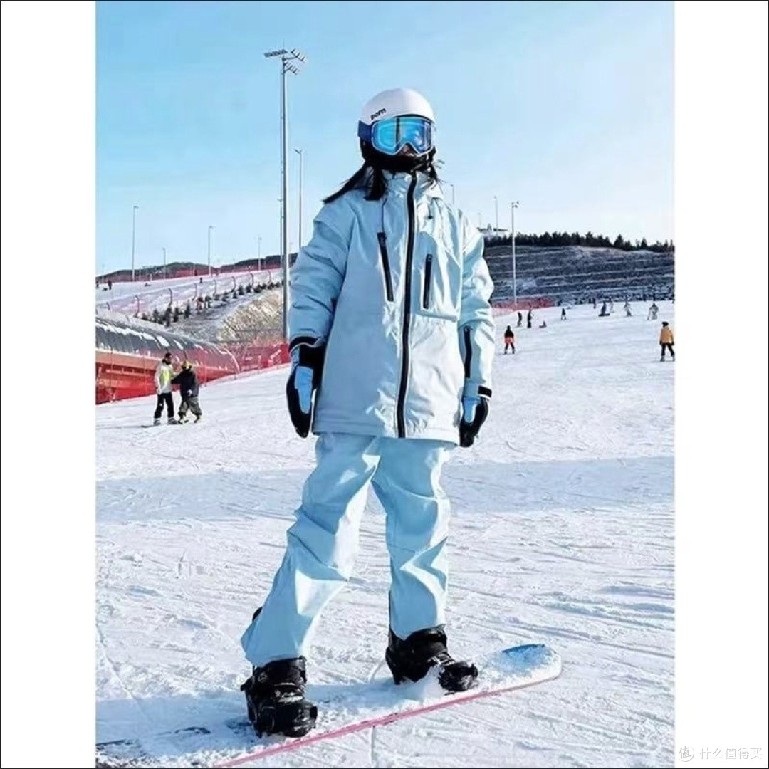 雪季情侣滑雪服实测|保暖抗造还出片,单双板通穿不踩雷