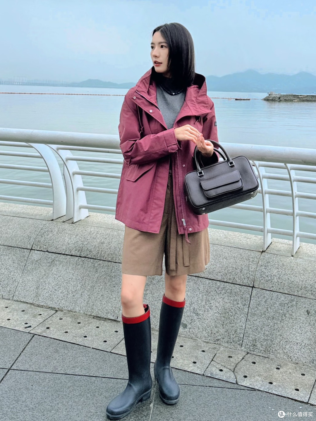 中年女人的冲锋衣,不要只穿北面、始祖鸟,这3个中产品牌更高级