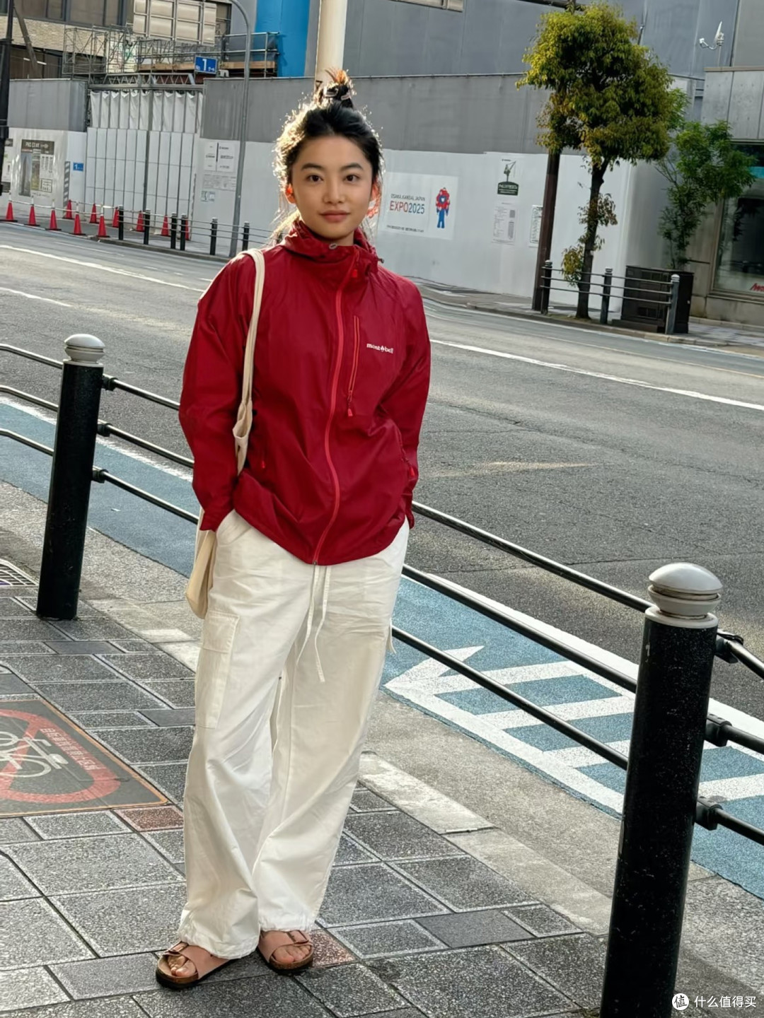 中年女人的冲锋衣,不要只穿北面、始祖鸟,这3个中产品牌更高级