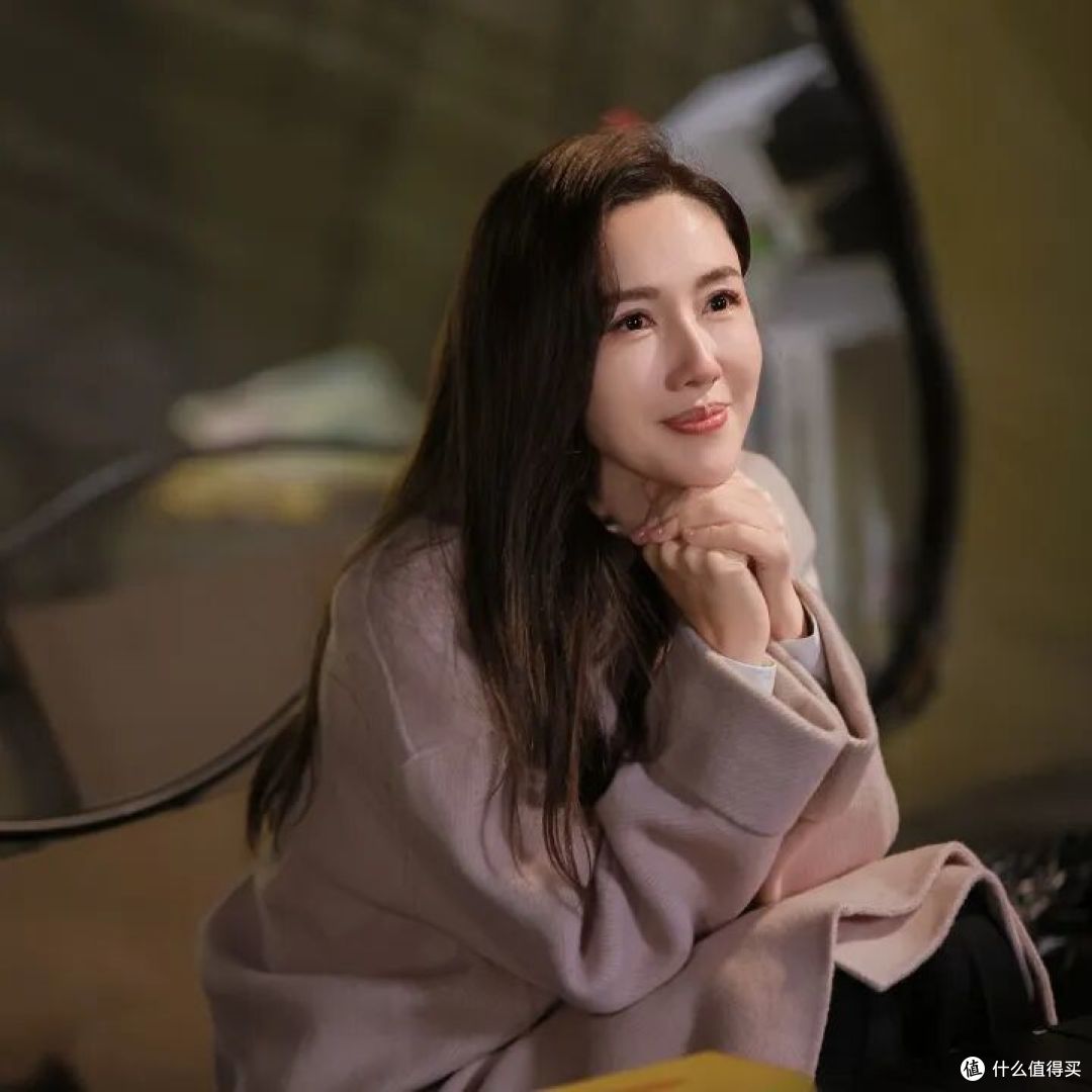 《新闻女王》中的李施嬅,在生活中不是大女主剧,日常微笑面对!