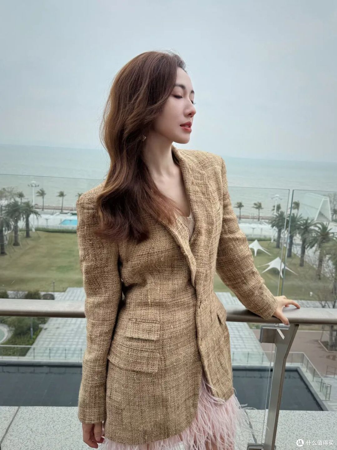 《新闻女王》中的李施嬅,在生活中不是大女主剧,日常微笑面对!