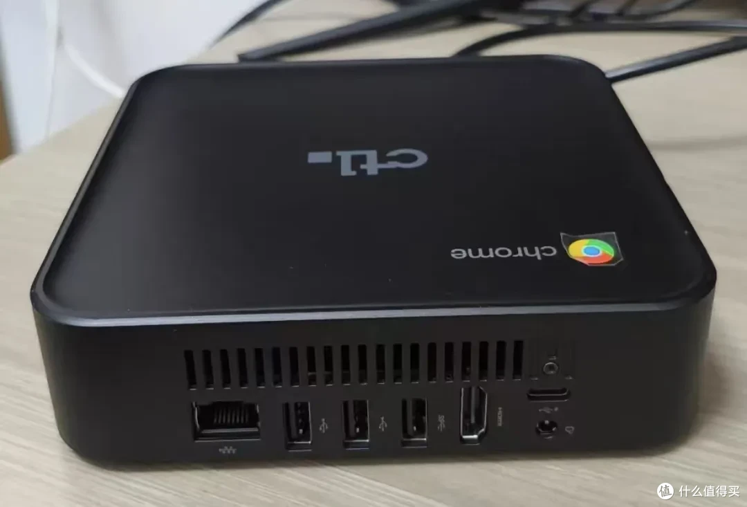 12.14 340元的饭盒小主机，搭载15W低功耗CPU！内置5个USB 3.0口