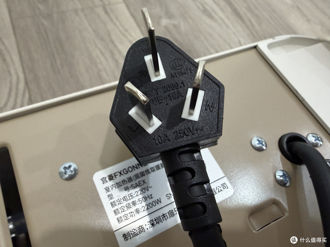 颠覆认知!测评宫菱取暖器:8层防爆+欧盟认证安全,别墅级导热