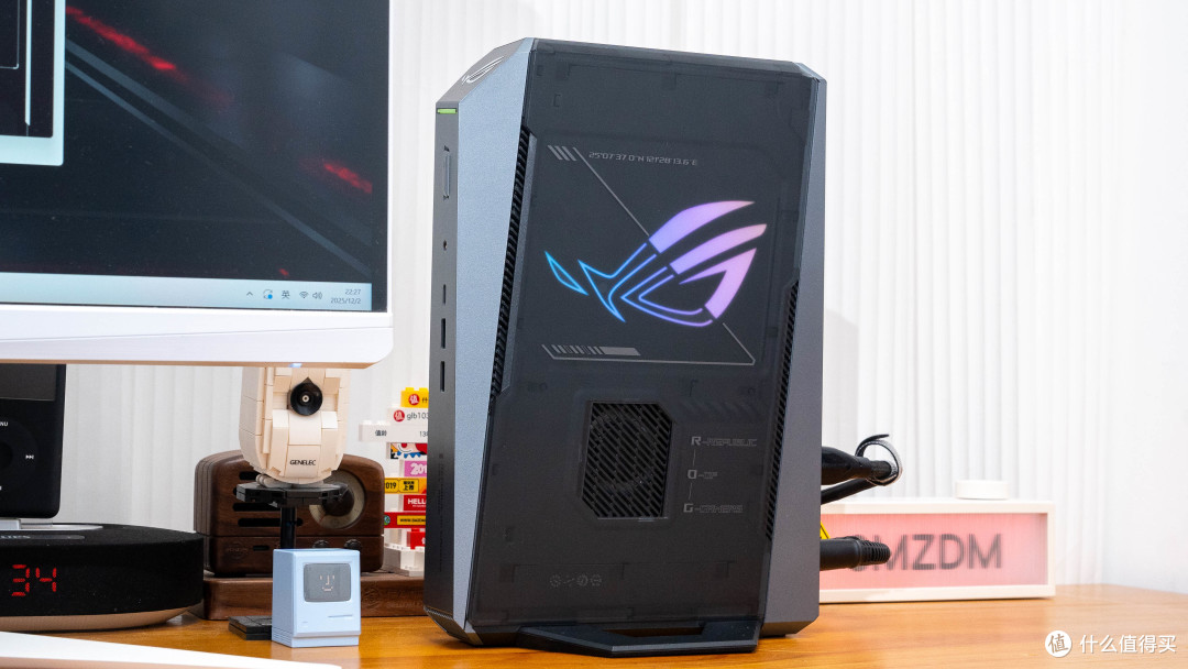 巴掌大机身塞下X3D处理器？ROG魔霸9 MINI颠覆认知
