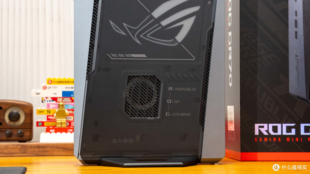巴掌大机身塞下X3D处理器？ROG魔霸9 MINI颠覆认知