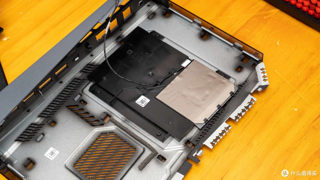 巴掌大机身塞下X3D处理器？ROG魔霸9 MINI颠覆认知