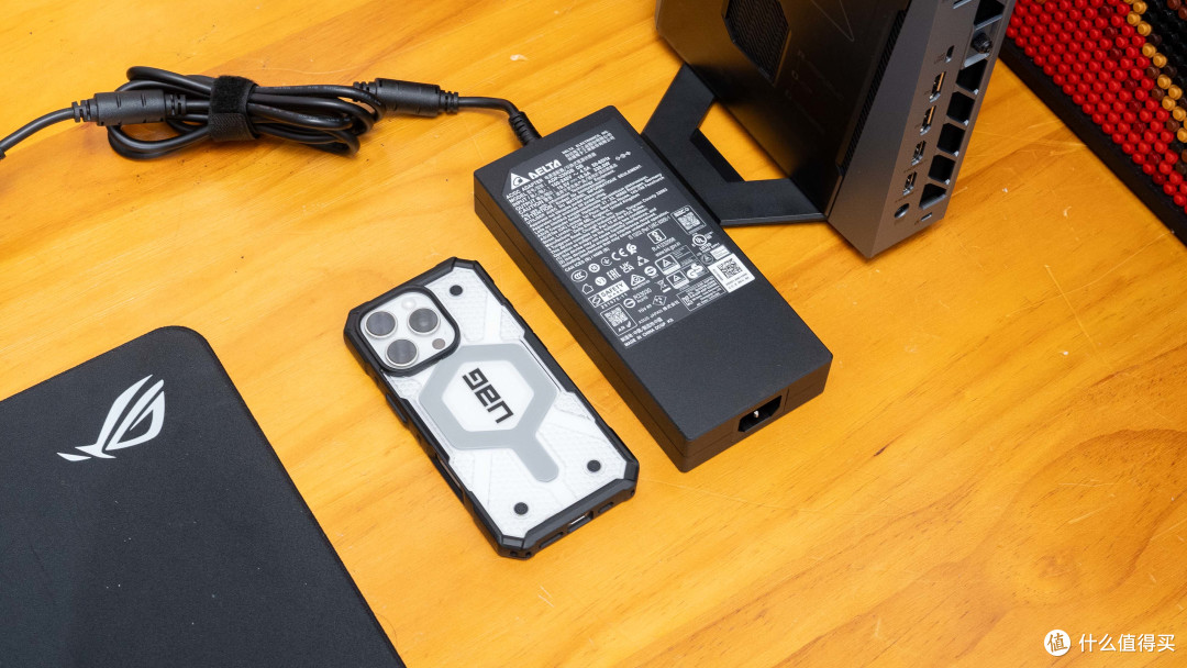 巴掌大机身塞下X3D处理器？ROG魔霸9 MINI颠覆认知