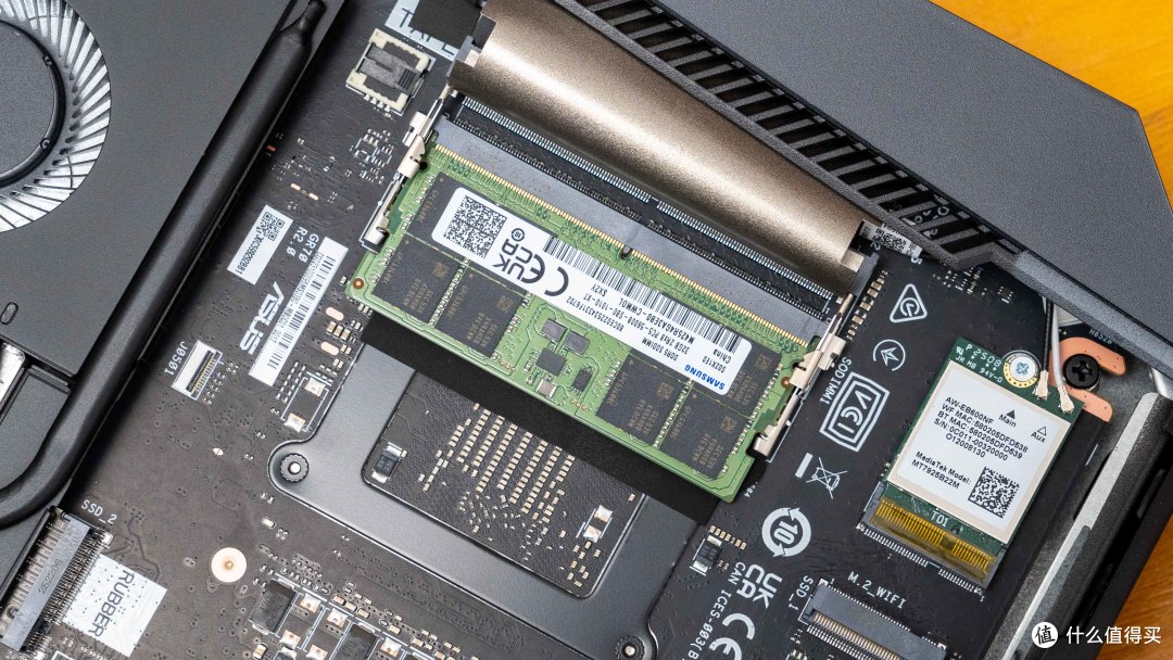 巴掌大机身塞下X3D处理器？ROG魔霸9 MINI颠覆认知